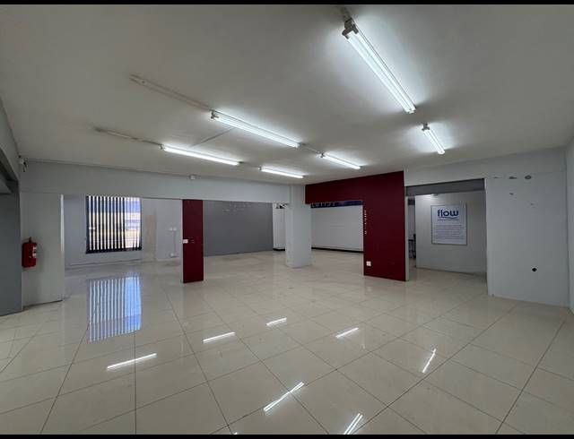 475M² SHOWROOM TO LET IN PAARDEN EILAND